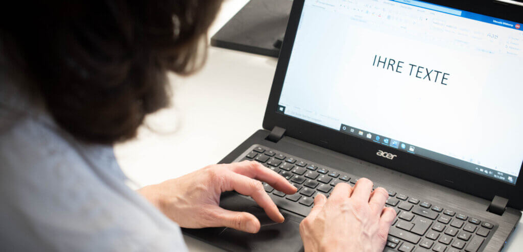 Manuela von "Ihre Texte" analysiert und bewertet KI-Texte.